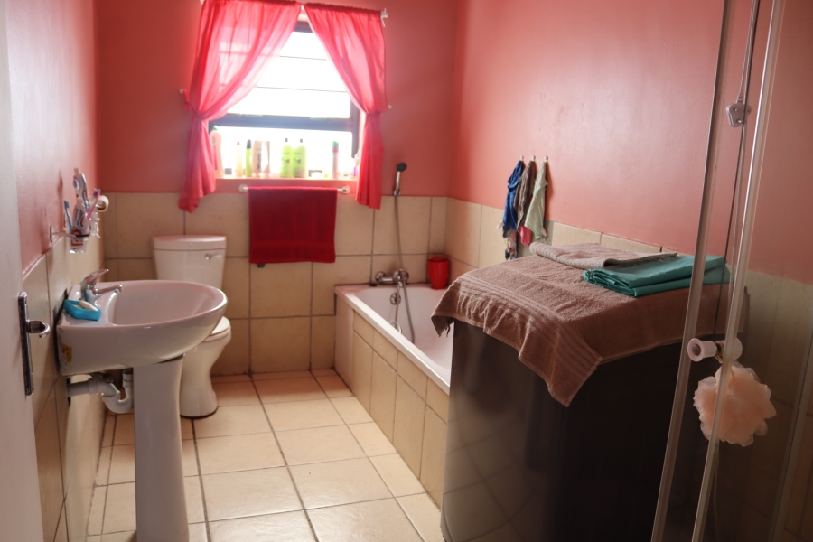 3 Bedroom Property for Sale in Louwville Western Cape